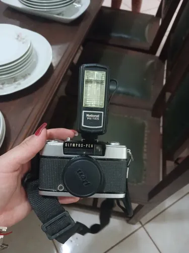 Vendo máquina fotográfica antiga, com grande chance de estar funcionando