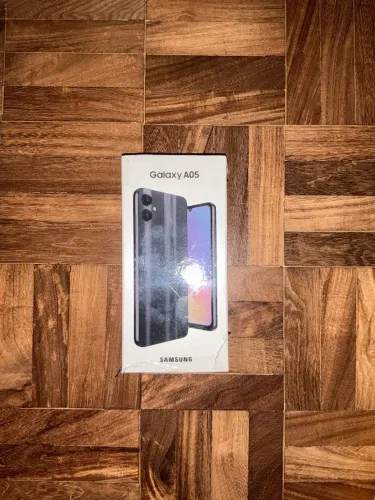 Galaxy a05 usado com carregador