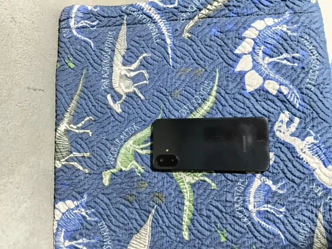 VENDE-SE CELULAR COM DEFEITO