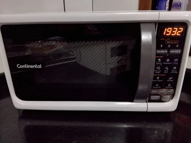 Micro-ondas Continental 21L Branco - Modelo MC21B (220 V)