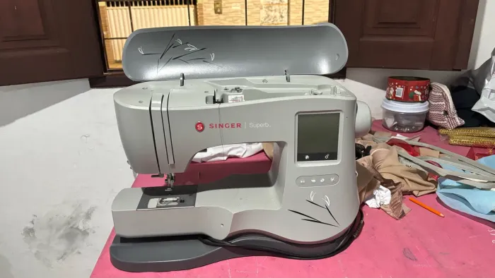Bordadeira Singer Superb EM200 - Pouquíssimo Uso