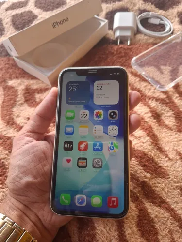 Iphone 11 64gb com capinha, película e carregador. 