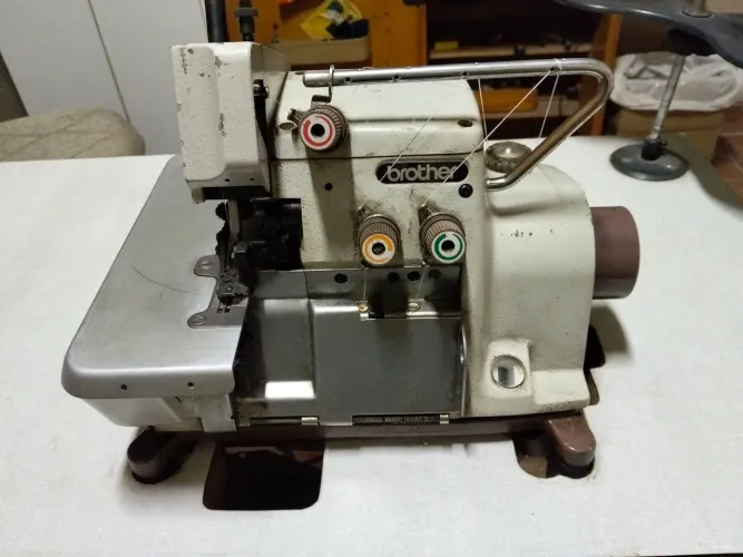 Vendo- máquina de costura overclock
