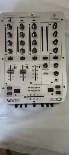 Mixer DJ Behringer VMX 300 - Usado