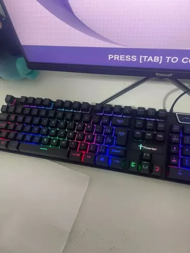 Teclado Gamer Titorion Semimecânico RGB ABNT2 USB Preto