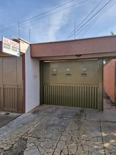 Aluga-se casa, região central.