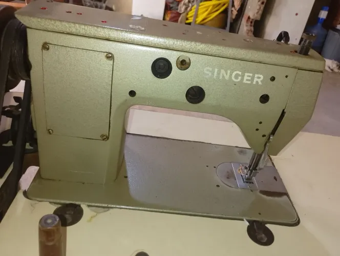 Máquina de costura singer motor eletrico