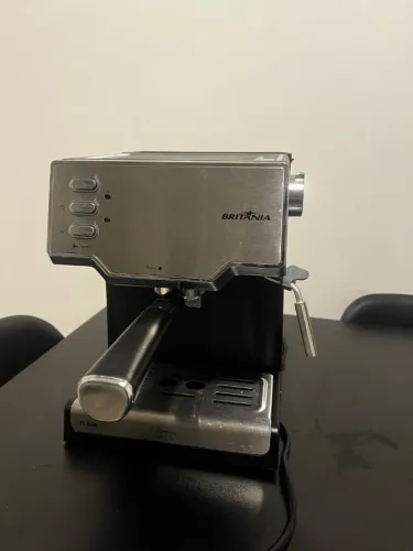 Cafeteira Expresso Britânia 15 bar 127V - Seminova, pouco uso, com vaporizador de leite