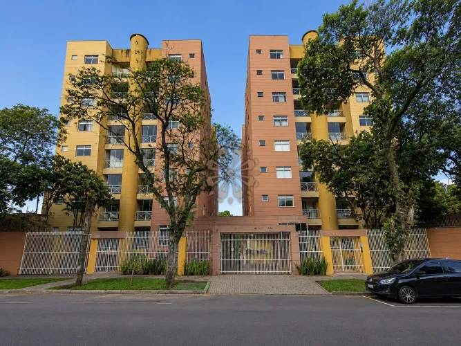 Apartamento com 3 Quartos e Suíte para Locação no Água Verde
