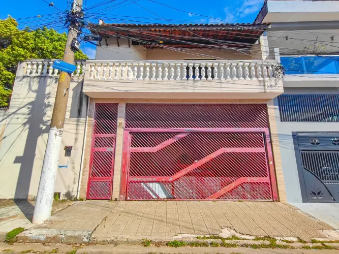 Sobrado para aluguel com 240 metros quadrados, 4 quartos e garagem com portão autom. para