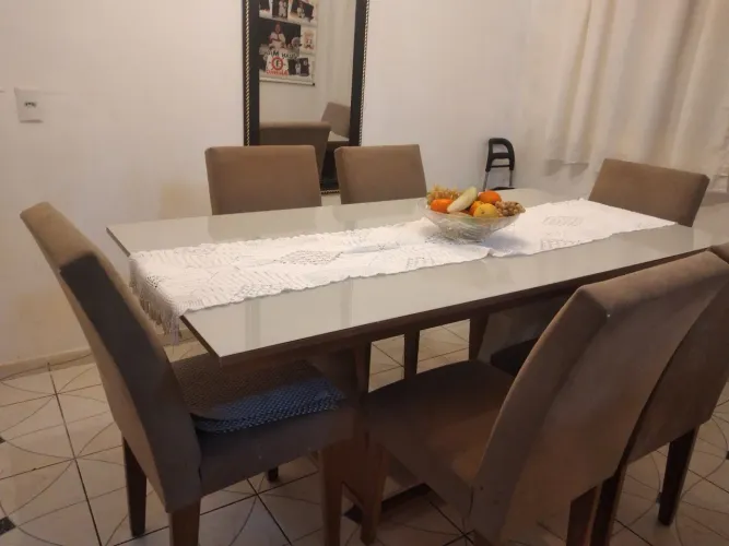 Mesa para 6 cadeiras - sem as cadeiras