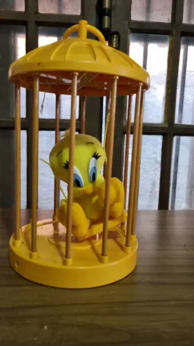 Boneco Piu-piu na gaiola