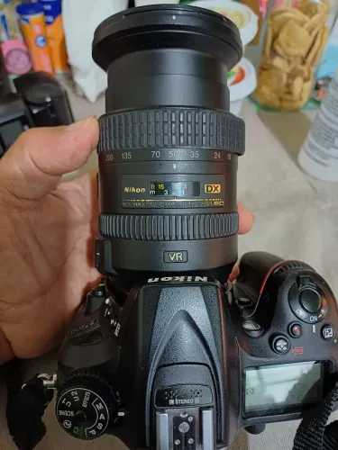 Câmera Nikon D7200 com lente Nikon 18 200