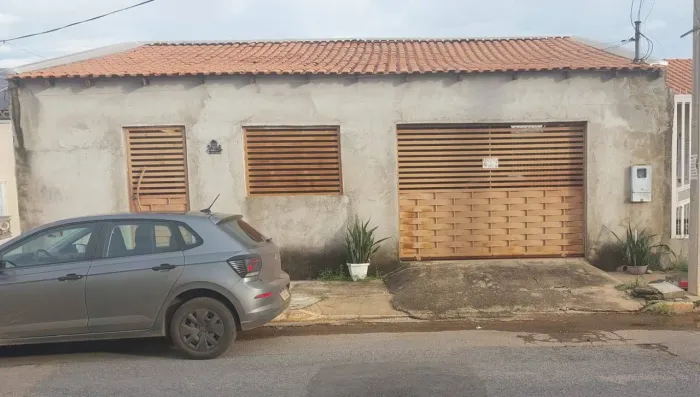 VENDE-SE CASA SANTA TEREZINHA II ???? Localização Estratégica