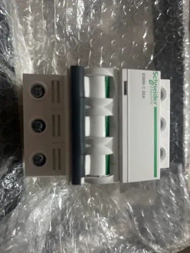 ? DISJUNTOR SCHNEIDER ELECTRIC iC65N - 3P 32A