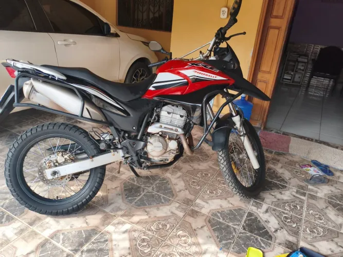 vende ou troca por moto menor.