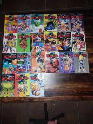 Lote: coleção dragon ball Z 21 mangás ( estado regular com marcas de uso e do tempo )