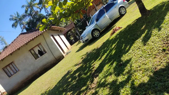Vende-se de casa com terreno grande