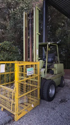 Empilhadeira Clark c300 3 ton