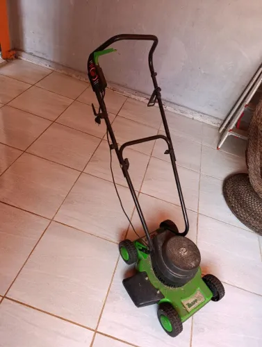Máquina de Cortar Grama Trapp