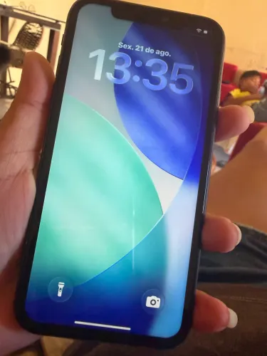 iPhone 11, 64g , com bug nas câmeras de trás ? id off. Vendo ou troco 