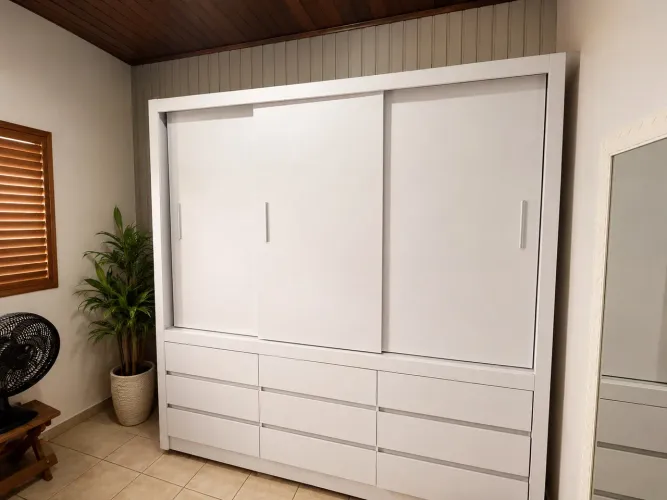 Armário 3 portas de correr e nove 9 gavetas