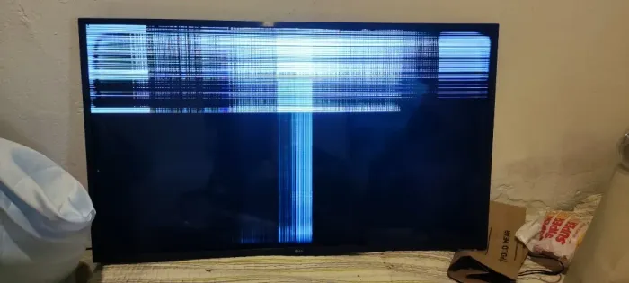 Vendo Smart tv 43 pol LG sem funcionar.