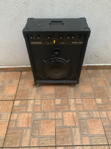 Vende se caixa de som WATTSSOM