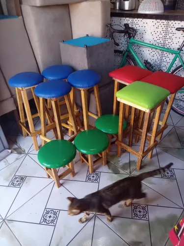 Vendo bancos pra balcão de cozinha na promoção 55.00reais cada unidade 