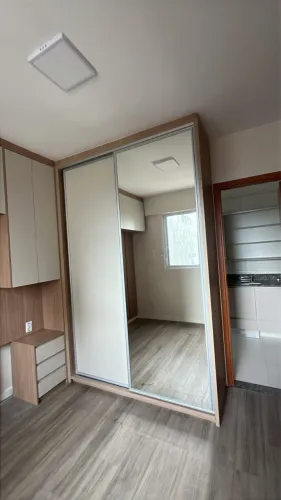 Guarda-roupas e closets sob medida em até 18x