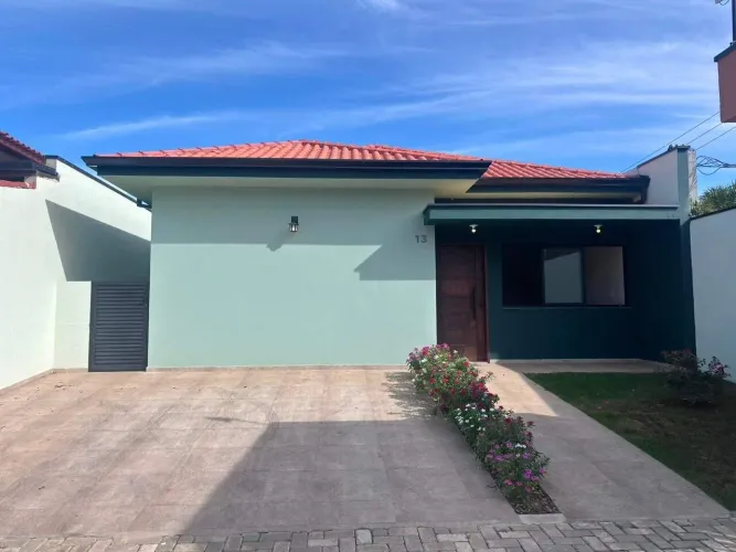 Casa no Condomínio RiverView Guararema | 3 quartos, suíte e churrasqueira