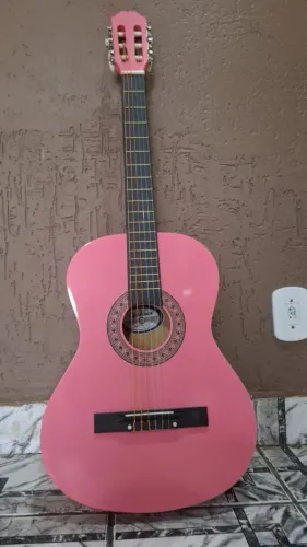 Vendo violão.