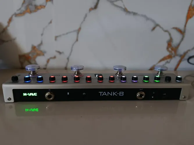Pedaleira Tank B + Capa de contrabaixo + Cabo P10  NOVOS!