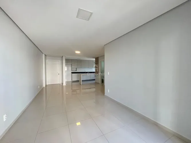 Apartamento semimobiliado com 3 quartos e varanda gourmet no Presidente Médici