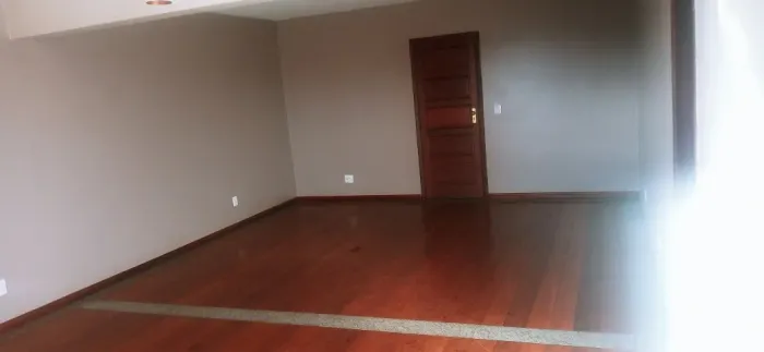 A239 - Excelente apartamento, amplo e confortável, com três dormitórios....