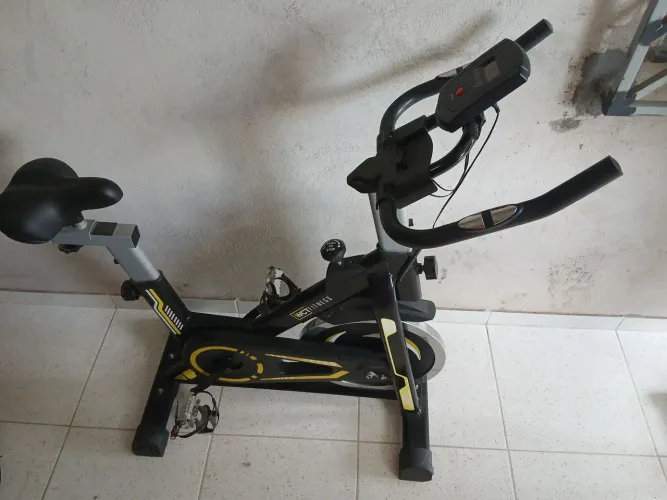 Bicicleta spinning 13kg wct fitnes semi novo , pouco uso . RS 1.200 ZAP *38
