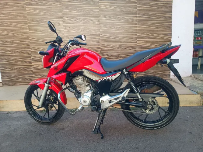 Cg fan 160 em dias aceito trocas em outras motos ou carro.
