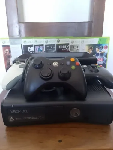 XBOX 360 + CONTROLES + KINECT + 8 JOGOS ( BLOQUEADO )