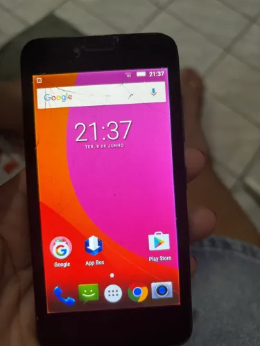 Lenovo A2016b30 com a tela danificada