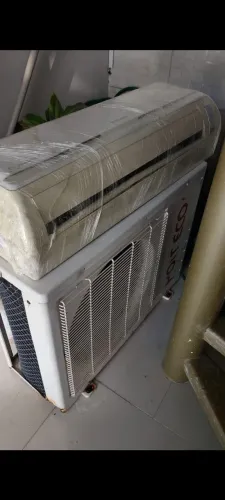 Ar condicionado de 12.000 BTUs,semi novo
