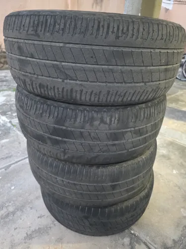 Jogo pneu Bridgestone 205/55 16