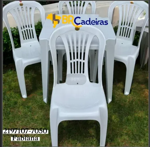 Mesa com cadeiras reforçadas