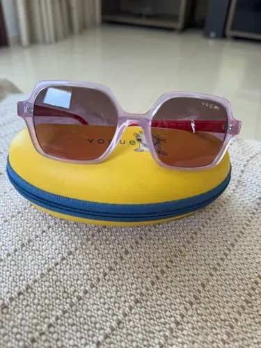 Óculos infantil da marca vogue