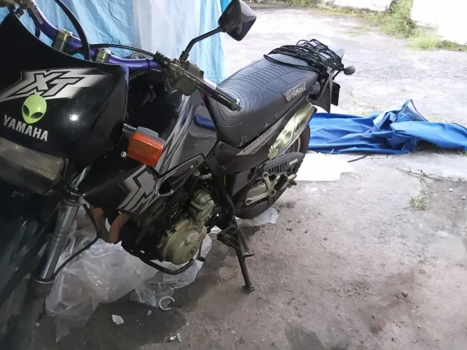 Vende-se uma xt600 