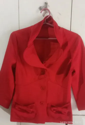 Vendo blazer vermelho R$25.00