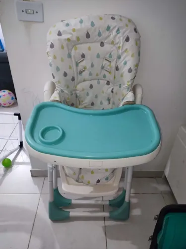 Cadeira de alimentação infantil