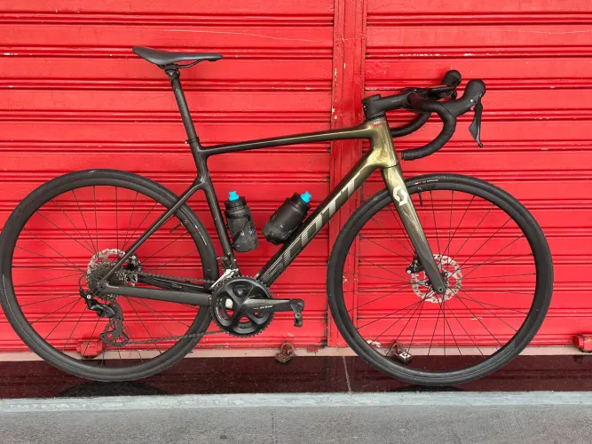 Vende-se bicicleta scott Addict 30 em carbono