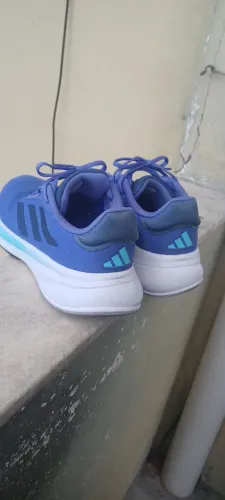 Tênis adidas 