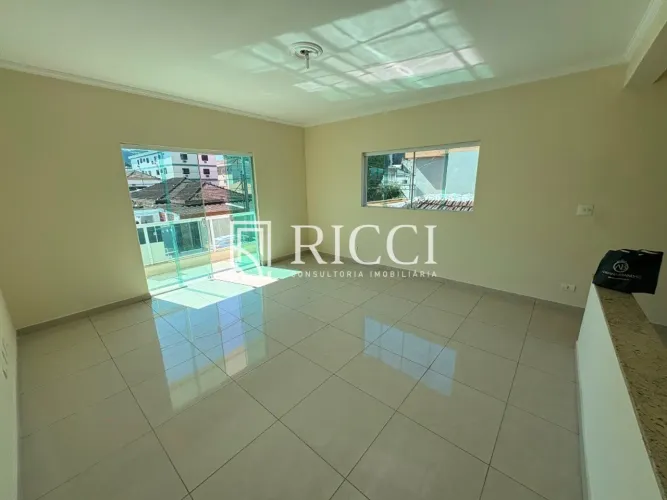 Imperdível casa à venda na Vila Valença, São Vicente-SP! 3 quartos, 2 suítes, 2 salas, 4 b
