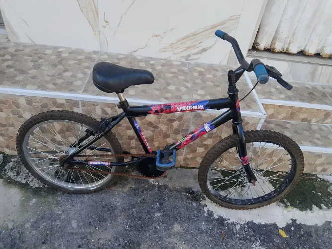 Bicicleta aro 20 pra menino de 6 a 9 anos completa com pneus e sela nova 